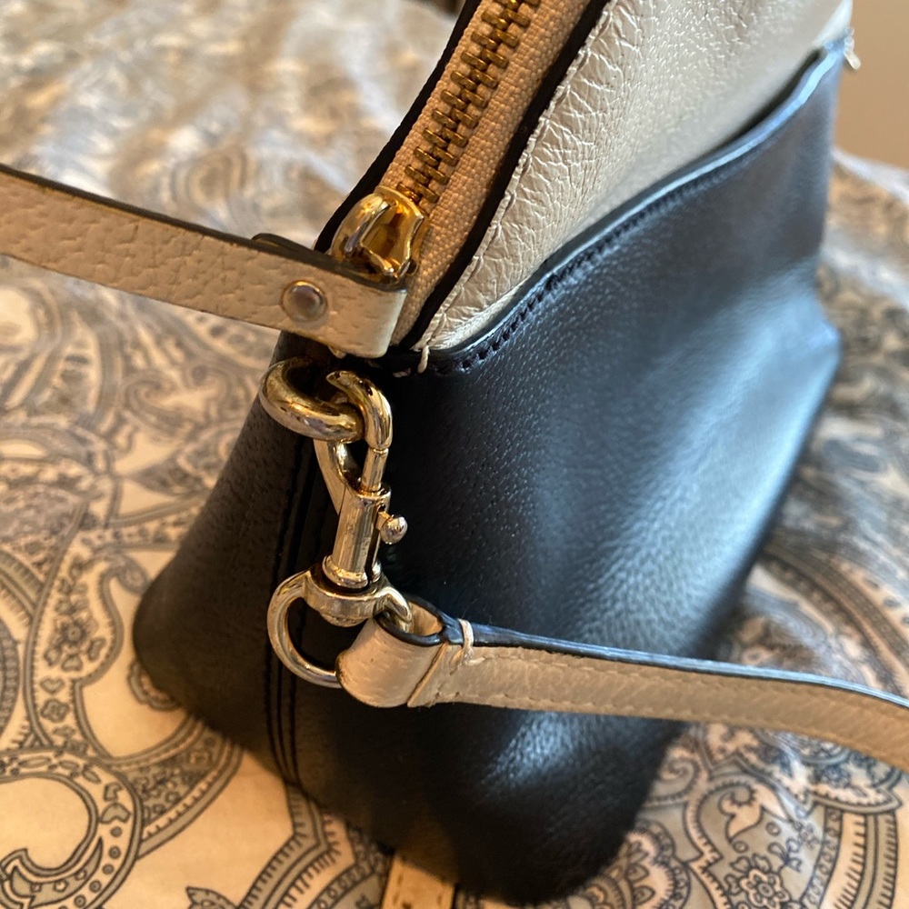 Black and white leather Kate spade purse - Picture 3 of 15